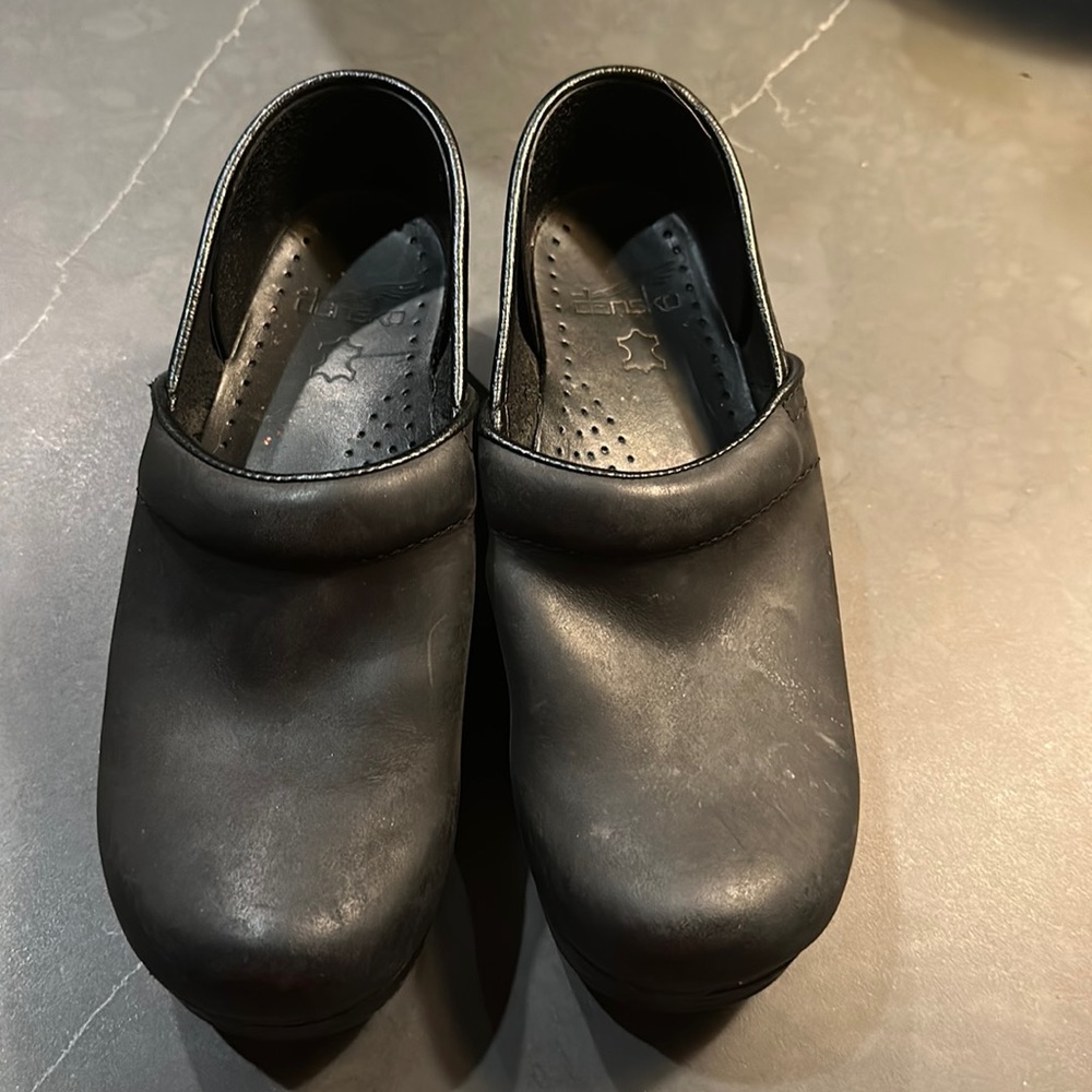 Women’s dansko clogs. Size 38